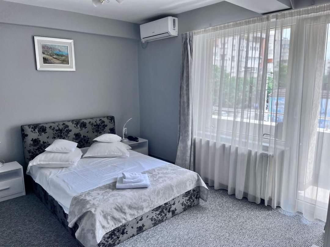 קלוז'-נאפוקה Hotel Delaf מראה חיצוני תמונה