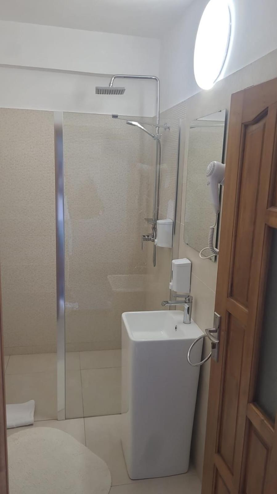 קלוז'-נאפוקה Hotel Delaf מראה חיצוני תמונה
