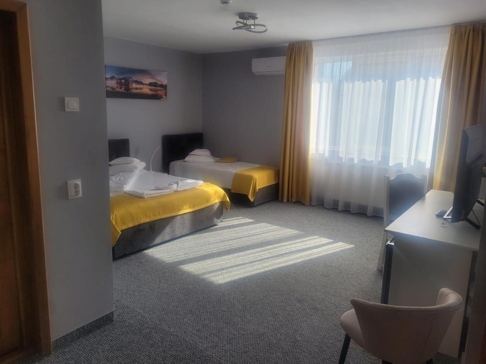 קלוז'-נאפוקה Hotel Delaf מראה חיצוני תמונה