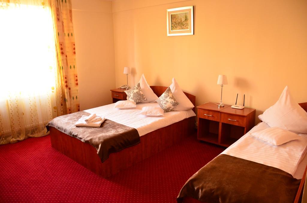 קלוז'-נאפוקה Hotel Delaf מראה חיצוני תמונה